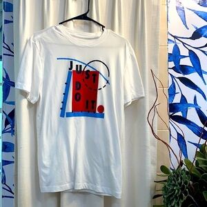 Women’s White The Nike Tee Dri-Fit Short Sleeve Shirt Size Small